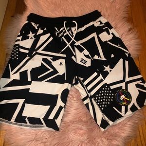 NIKE LIMITED EDITION FLEEVE SHORTS 😍